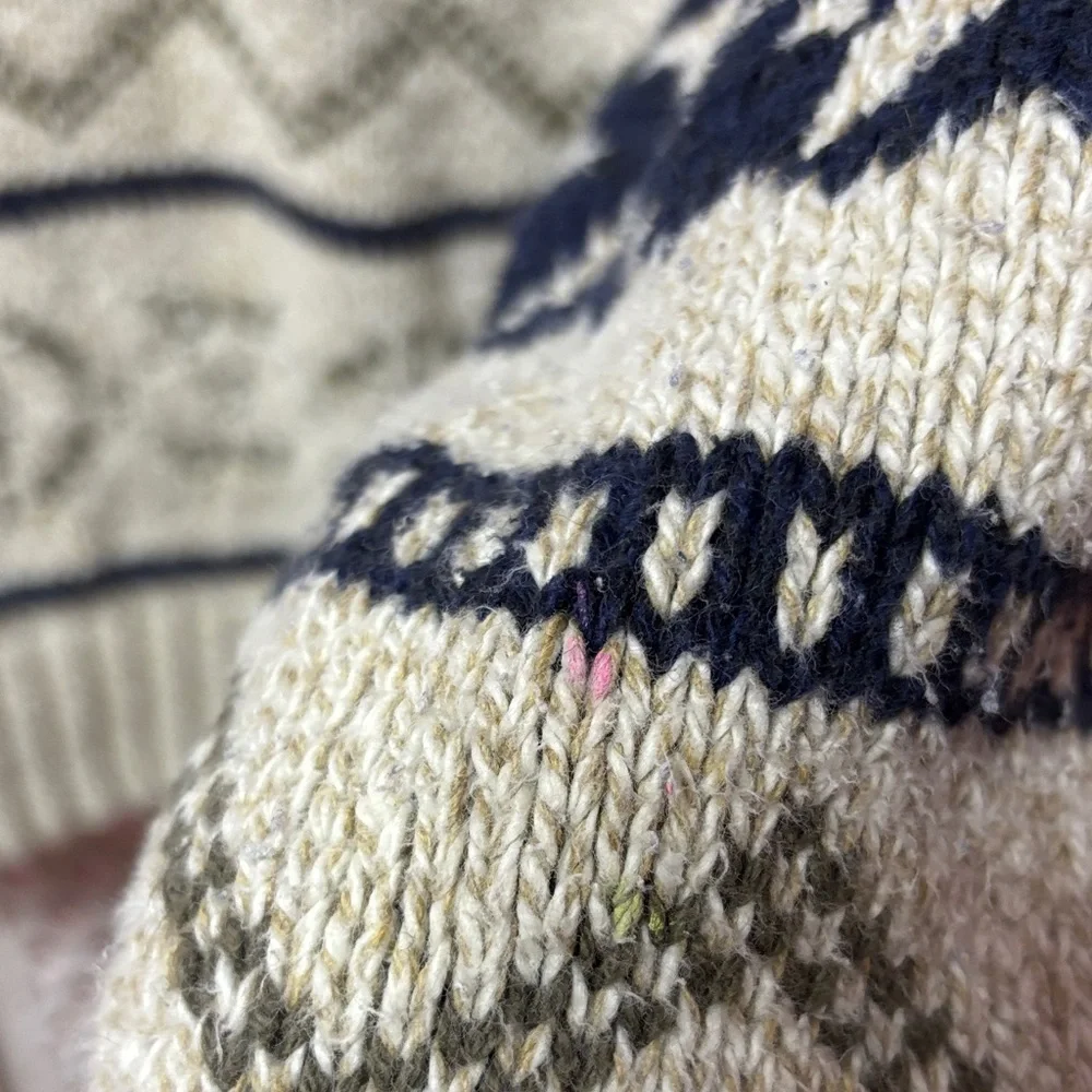 Cozy Retriever Cream and Black Knit Sweater Size: X Large
